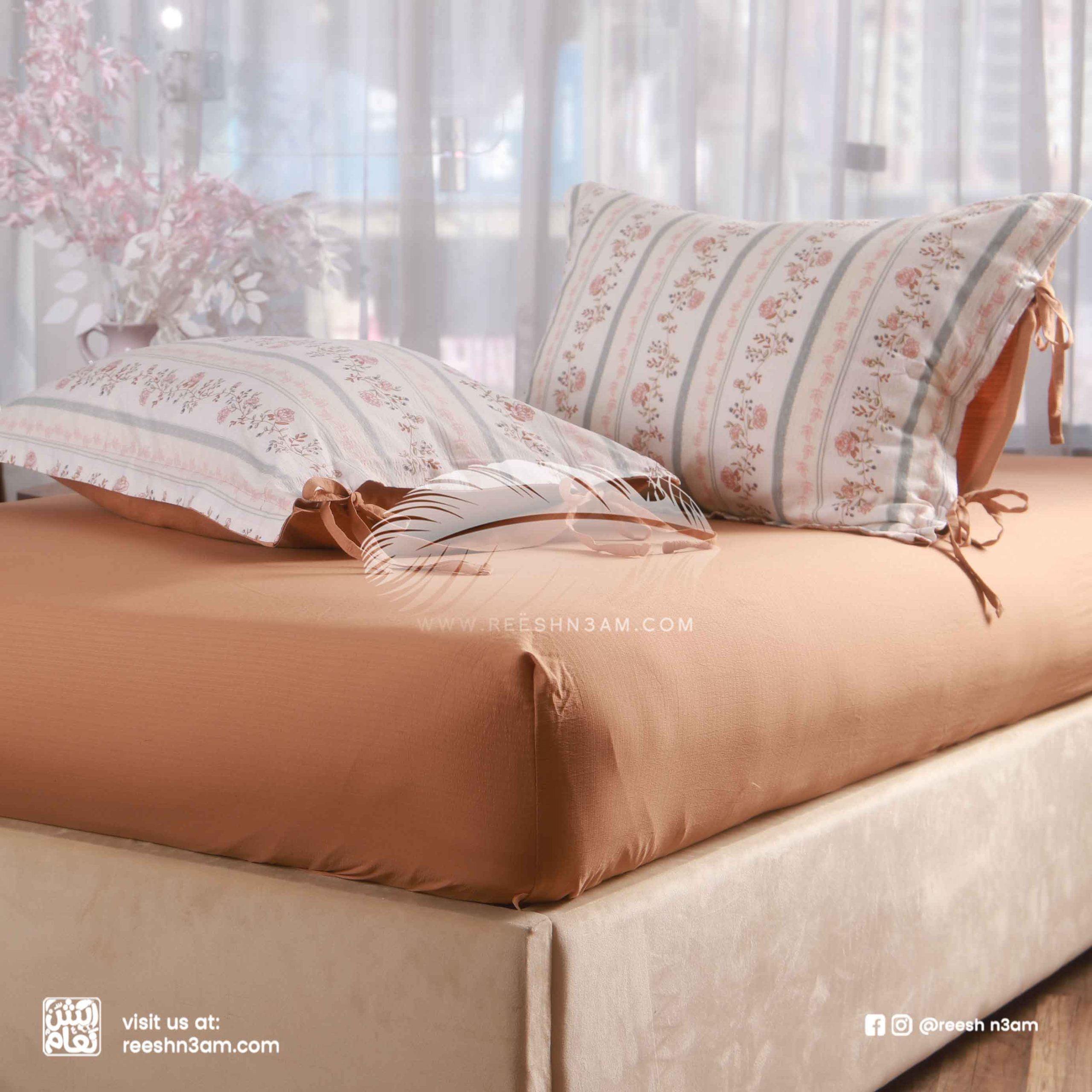 طقم سرير استك قطن 100% من ريش نعام بخدادية ماتشينج